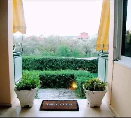 בית הארחה Emi